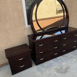 Beautiful Polished Furniture Set 