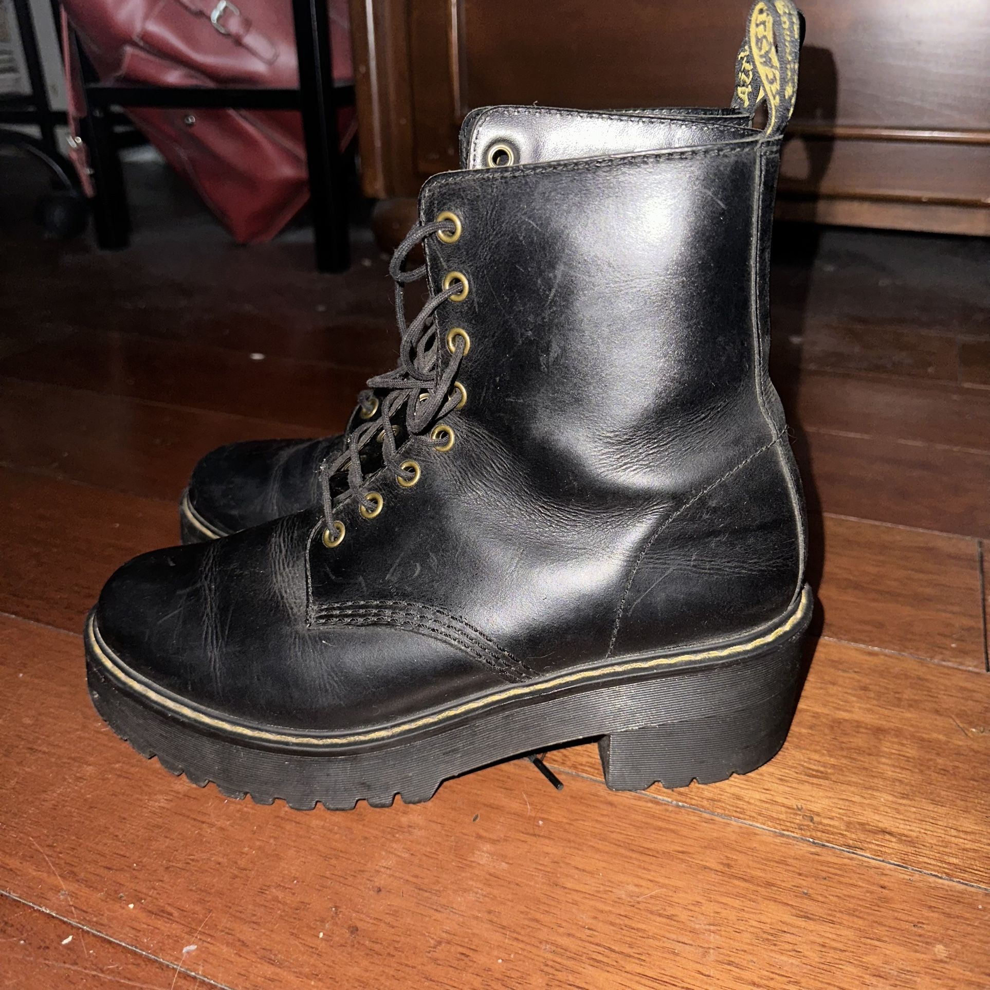 Martens SHRIVER HI WOMEN'S WYOMING LEATHER HEELED BOOTS