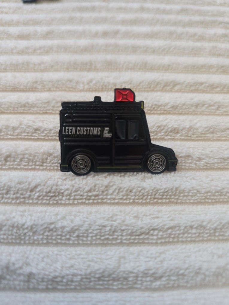 Leen Customs Enamel Pin