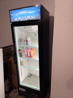 Avantco Single Glass Door Merchandiser Refrigerator