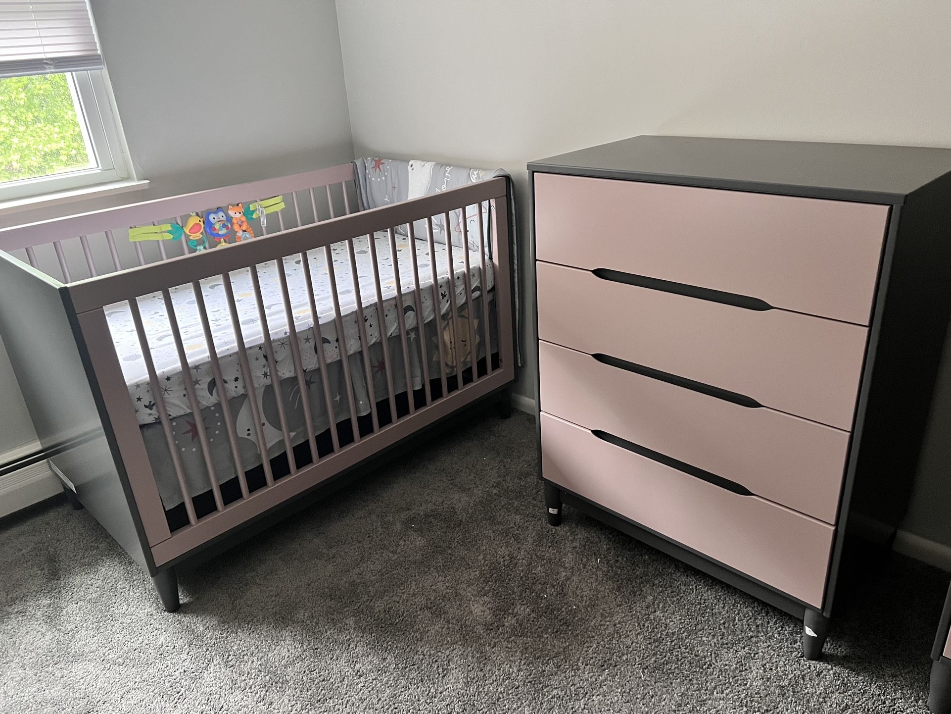 Baby Crib with 2 Matching Baby Dressers