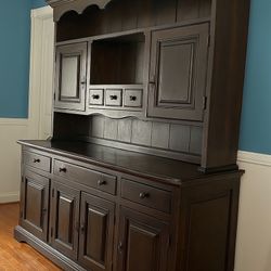 Solid Wood China Cabinet / Hutch – Excellent Condition