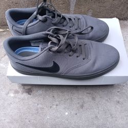 Nike SB Canvas Size 10 Mens