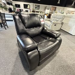 RECLINER CHAIR