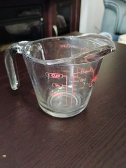 Small measuring cup