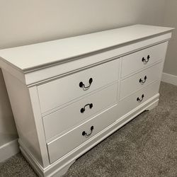White 6 Drawer Dresser With Matching Nightstand 