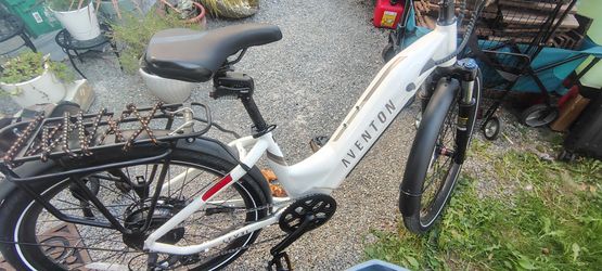 Aventon Level 2 Step-Through Electric Bike – Excellent Condition