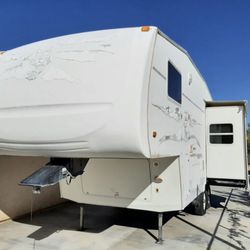 26’ Cougar 5th Wheel