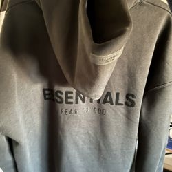 ESSENTIAL HOODIE