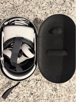 Oculus Quest 2 VR Headset with Carrying Case