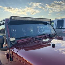 2012 Jeep 50-Inch LED Light Bar Windshield Mount with Auxiliary Bracket