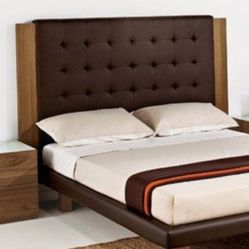 Calligaris Romancé American King Size Bed/Brown Leather/Walnut/Square Legs
