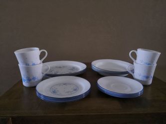 20 Piece Set Of Corelle Dishware