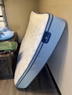 Queen matress