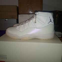 Air Jordan 11 Retro Pearl Men Size 10/ Women Sz 11.5
