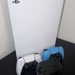 PS5 Disc Edition w/ 2 PS5 Controllers, Razer Wolverine Pro Controller & PS Backbone