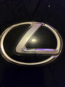 Lexus grill emblem