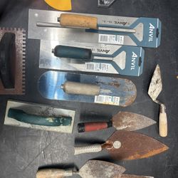 Lot Of 12 Trowels 