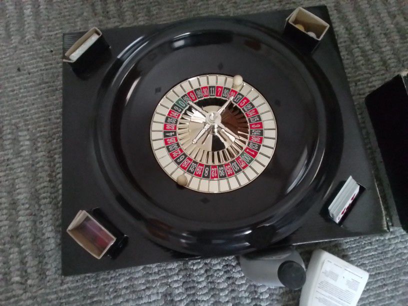16" Roulette Wheel/Poker Chips
