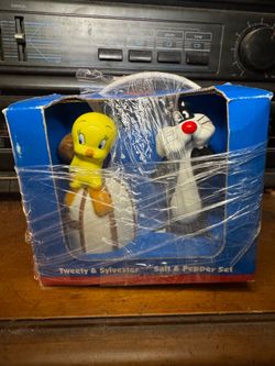 Looney Tunes Tweety & Sylvester salt and pepper shaker
