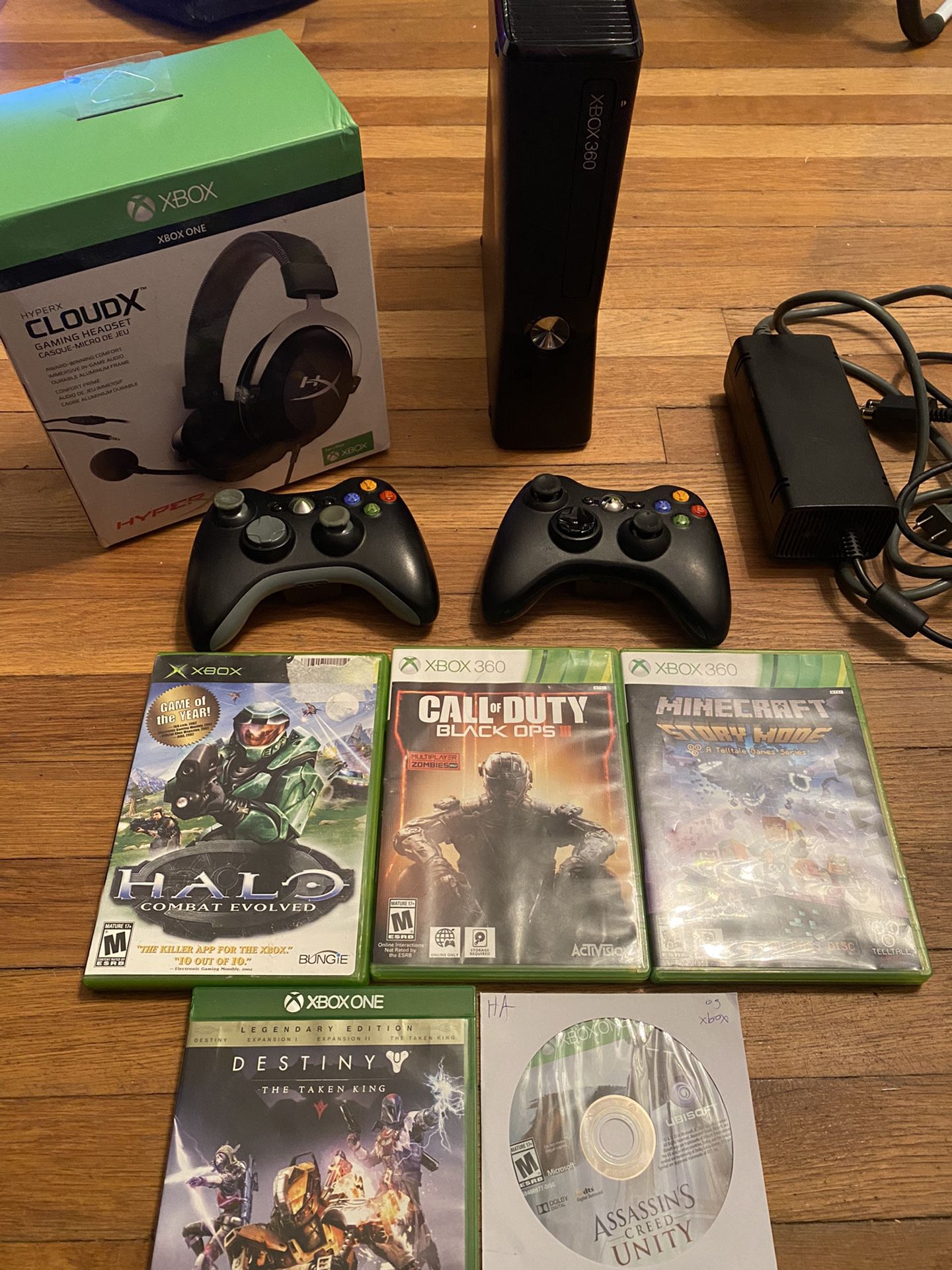 Xbox 360 Slim + Extras