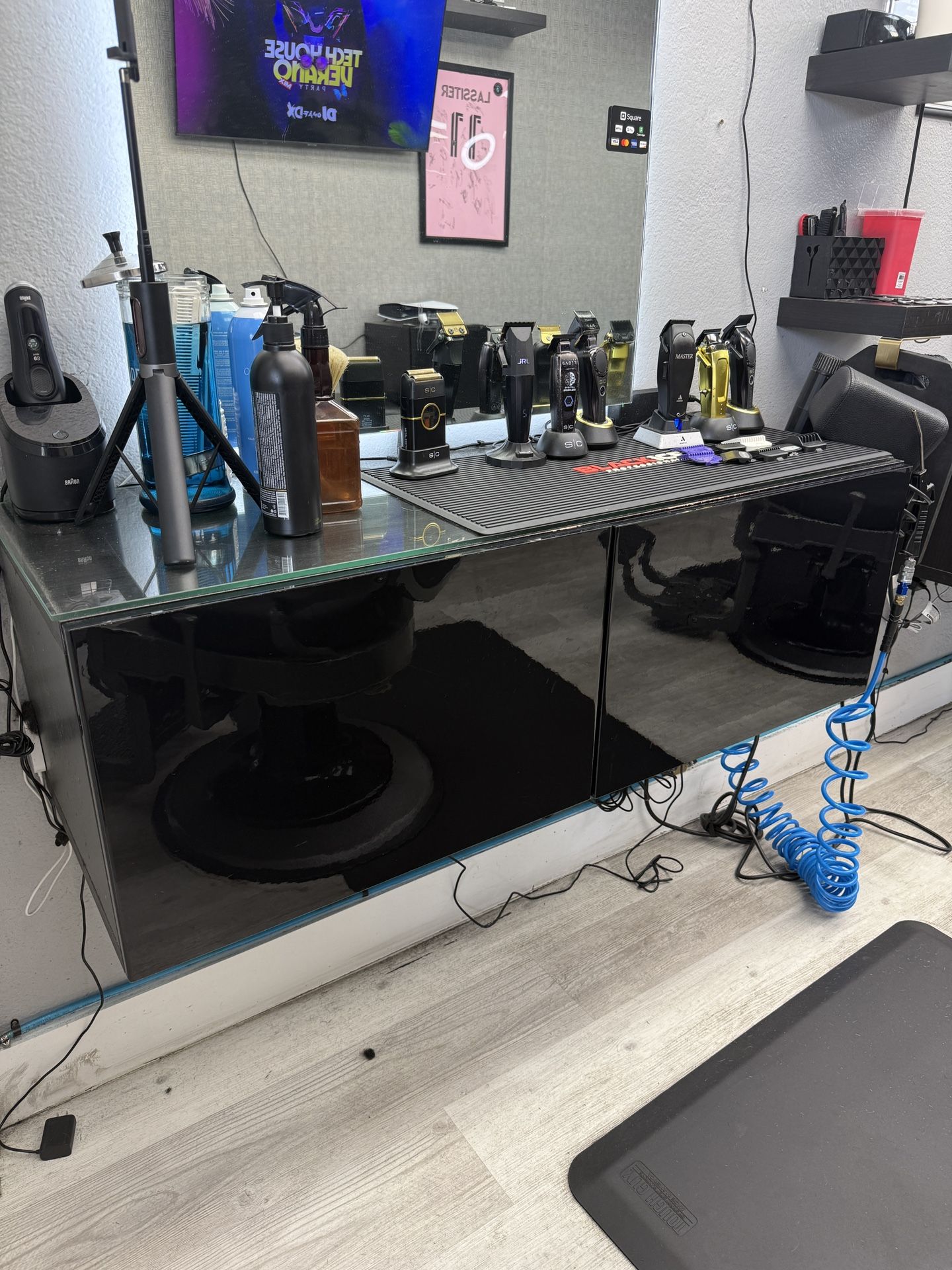 Barber Station + Mirror (50 Each)