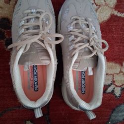 Sz 9.5 Brand New Pair Of Skechers Sneakers
