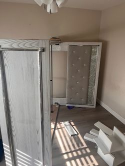 Queen bedroom set
