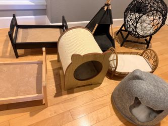 Cat Furniture Lot – Beds, Scratcher & More