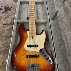 Marcus Miller Sire V7 Five String Bass
