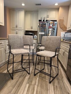 Set of 4 Gray Faux Leather Bar Stools