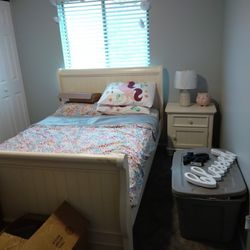 Girls Bedroom Set( Pottery Barn)