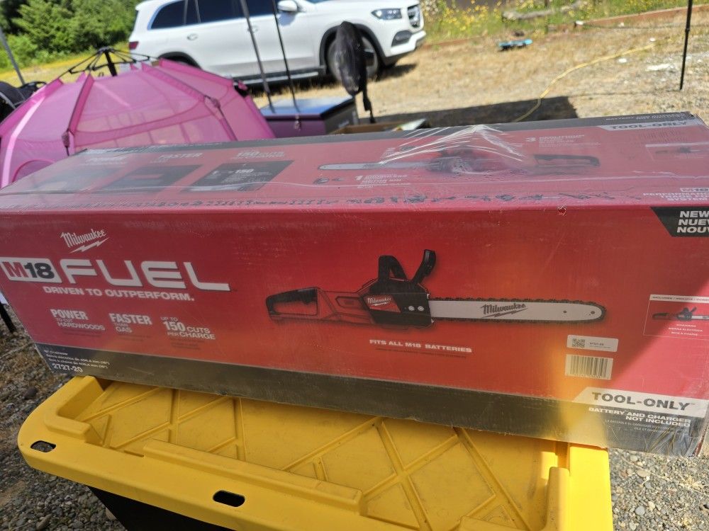 Milwaukee M18 Fuel Chain Saw