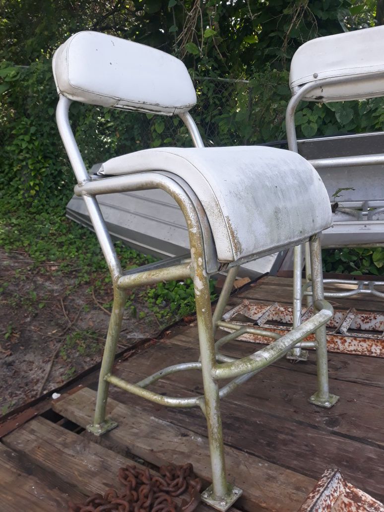 Aluminum Leaning Post Chairs