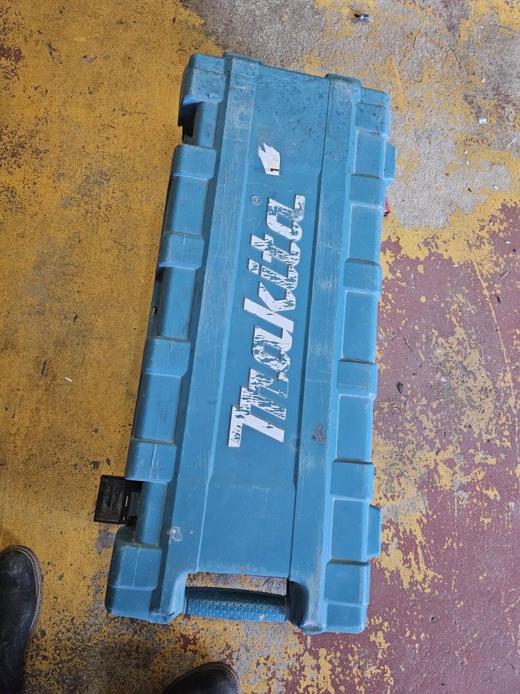 Makita Demoliton Hammer