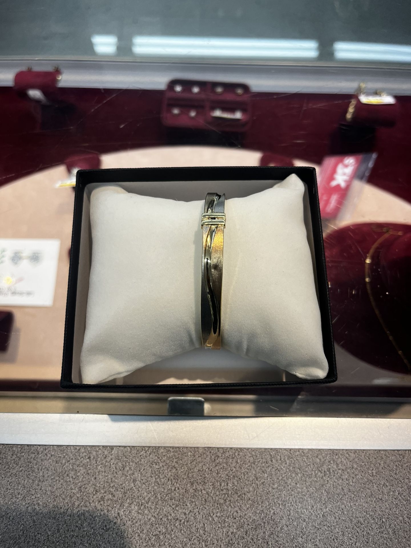 Bangle Bracelet 14k 8.9 Grms Size 7