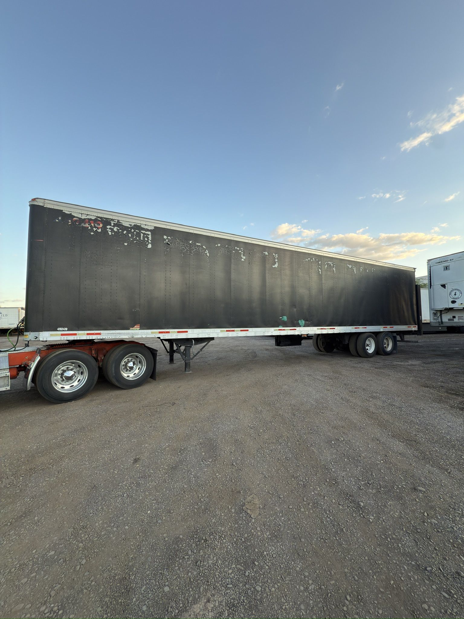 lift gate dry van trailer.