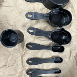 Black Kitchen Cooking Utensils & Measuring Cups