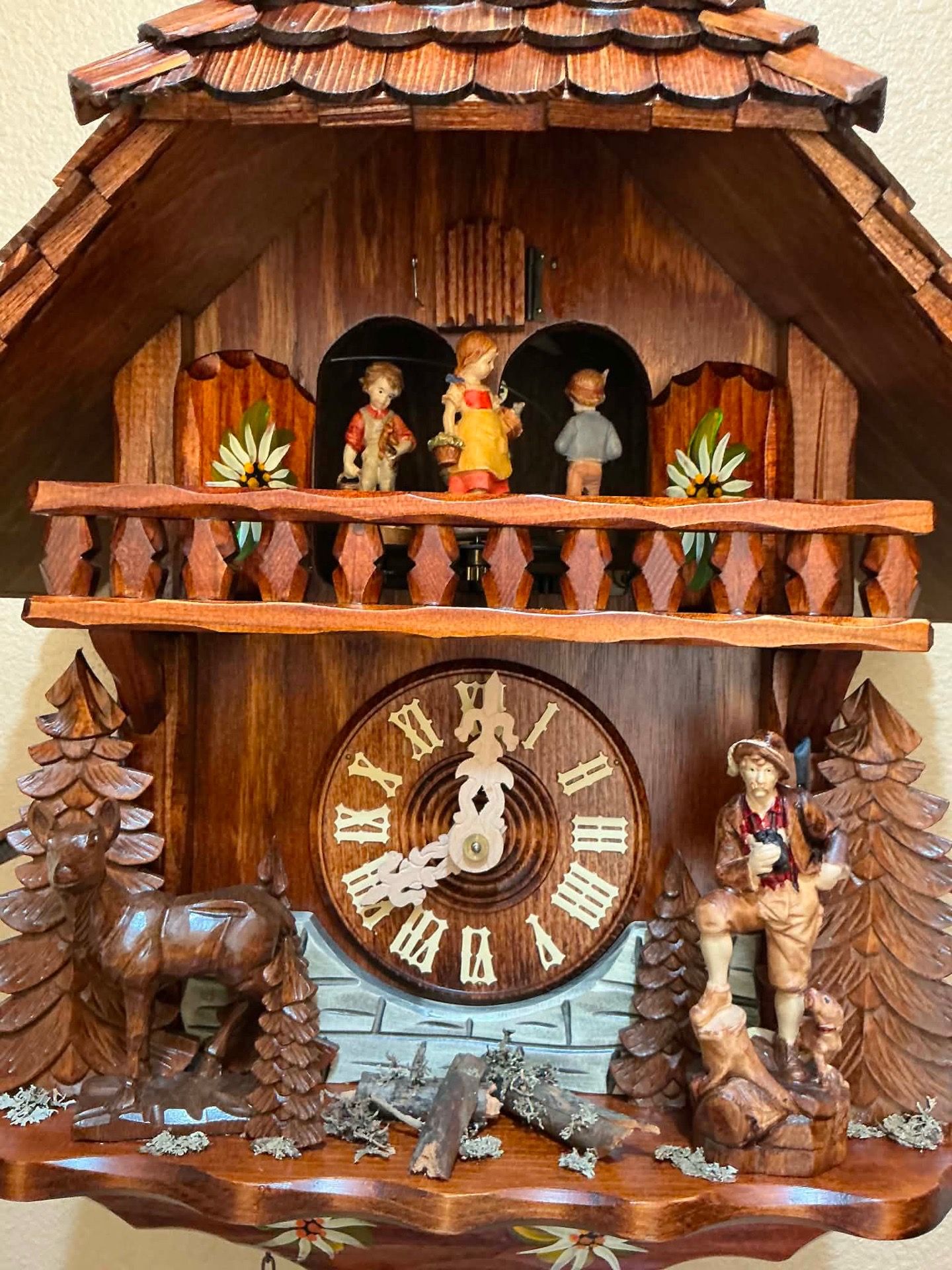 Brand new very Beautiful 8 day cuckoo clock - 3 Weights 1,500 gram - Music moverment with Dancers - Original box with all Documents - West Germany