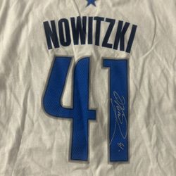 Dirk Nowitzki #41 Autographed 
