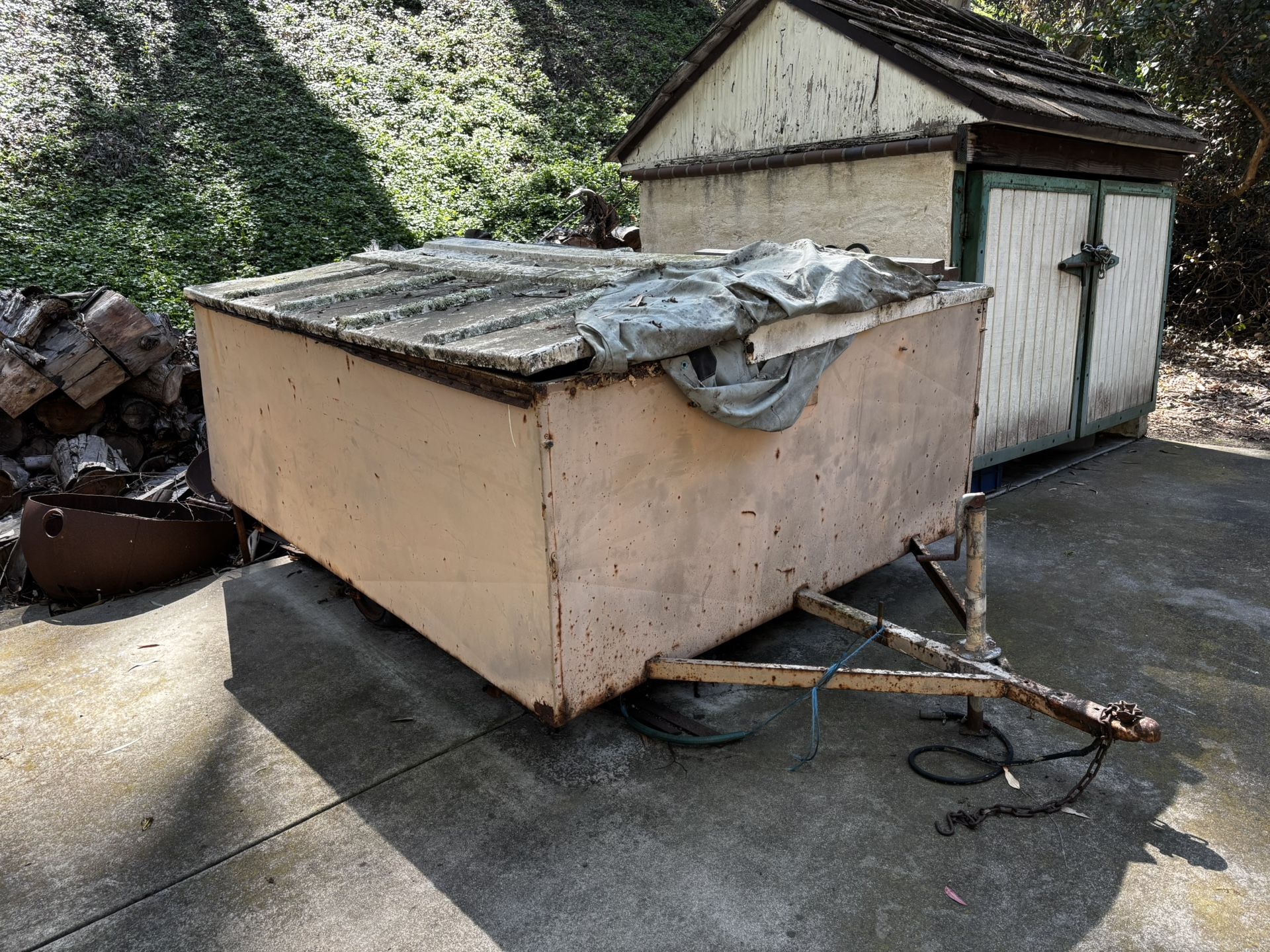 Vintage 1960s Camper Trailer – Project/Restoration – Rare California Black Plate