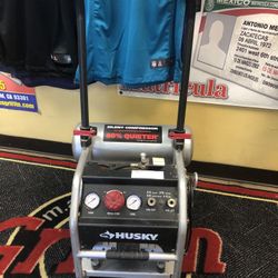 Husky 4.5 Gallon Air Compressor (Cosmetic Wear)