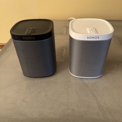 2- Sonos Play 1’s