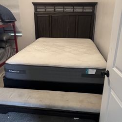 Queen Bench Bed With Mattress 
