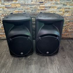 2 Powered Mackie Srm 450 V3 