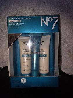 No7 Protect & Perfect Intense Advanced Skincare Travel Set