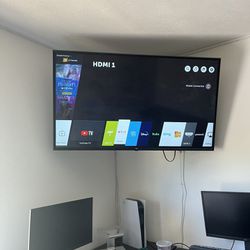 50’ LG tv . Works Amazing. Mount Included 