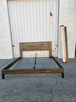 Beautiful King Size Bed With Mattress