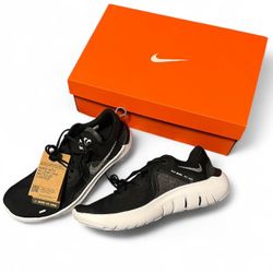 Brand new men’s Nike running shoes size 13