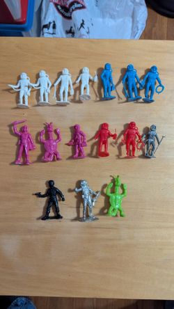 Lot of 16 Vintage 2" Space Figures – Marx Spacemen & Galaxy Laser Team Style